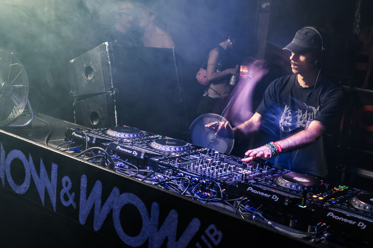 Loading... just a sec